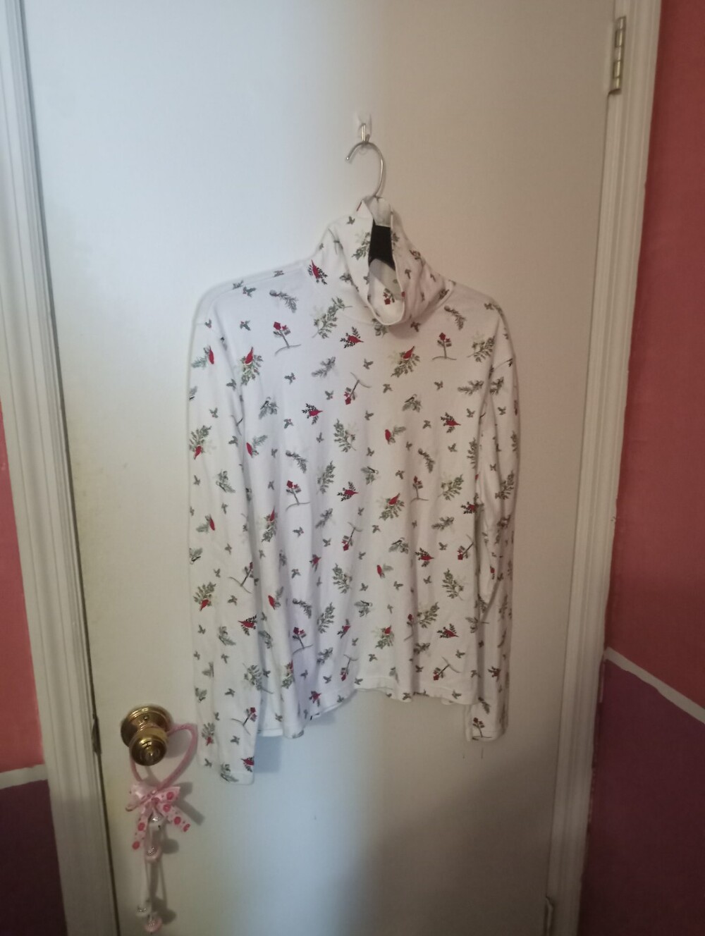 Women's Size XL White Stag Novelty Cardinal Print Turtle Neck Top